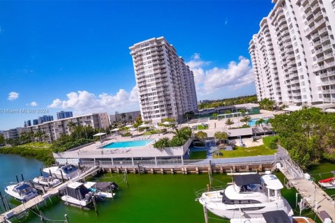 Condo in Aventura, Florida, 2 bedrooms  № 1380623 - photo 28