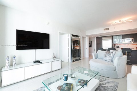 Condo in Miami, Florida, 2 bedrooms  № 1380624 - photo 2