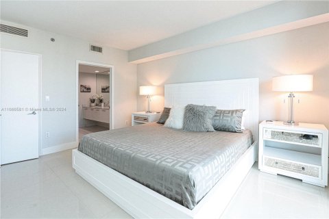 Condo in Miami, Florida, 2 bedrooms  № 1380624 - photo 3