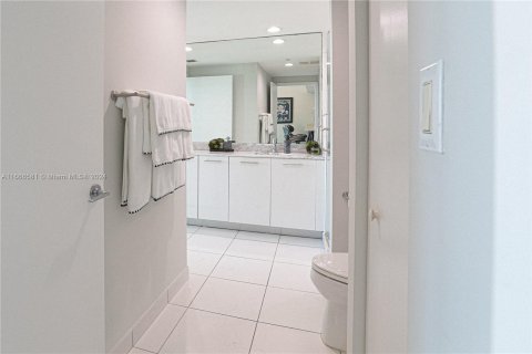 Copropriété à vendre à Miami, Floride: 2 chambres, 103.21 m2 № 1380624 - photo 8