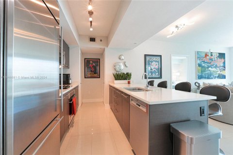 Condo in Miami, Florida, 2 bedrooms  № 1380624 - photo 12