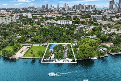 Propiedad comercial en venta en Miami, Florida № 1412183 - foto 2