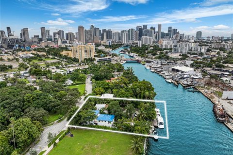 Propiedad comercial en venta en Miami, Florida № 1412183 - foto 6