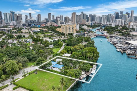 Propiedad comercial en venta en Miami, Florida № 1412183 - foto 1