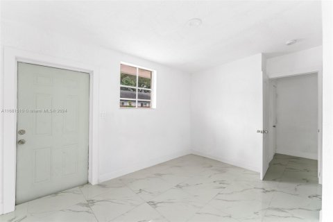 Propiedad comercial en venta en Miami, Florida, 201.32 m2 № 1412224 - foto 17