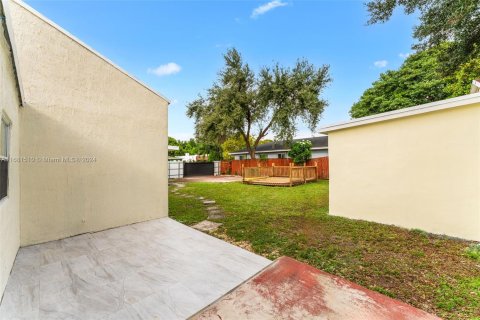 Propiedad comercial en venta en Miami, Florida, 201.32 m2 № 1412224 - foto 21