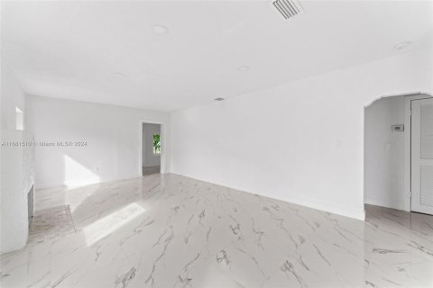 Propiedad comercial en venta en Miami, Florida, 201.32 m2 № 1412224 - foto 4