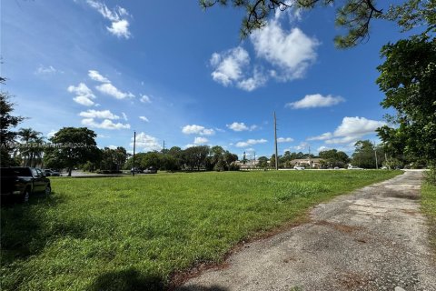 Commercial property in Greenacres, Florida № 1412180 - photo 6