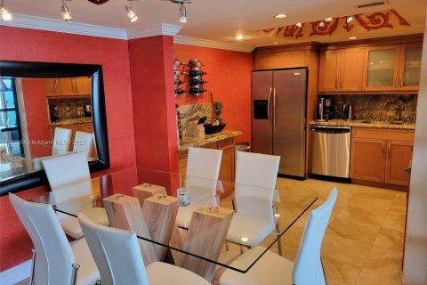 Condo in Miami Beach, Florida, 1 bedroom  № 201768 - photo 8