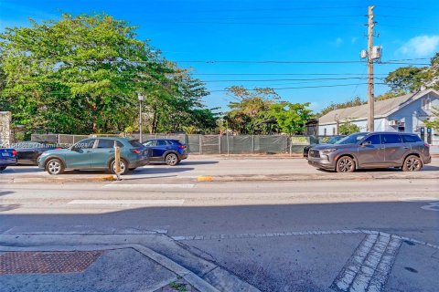 Commercial property in Miami, Florida № 1331833 - photo 17