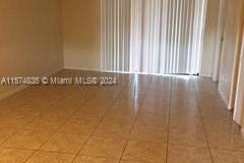 Condominio en venta en Miramar, Florida, 2 dormitorios, 76.18 m2 № 1141768 - foto 2