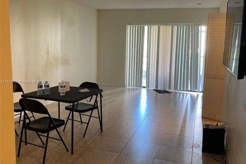 Condo in Miramar, Florida, 2 bedrooms  № 1141768 - photo 4