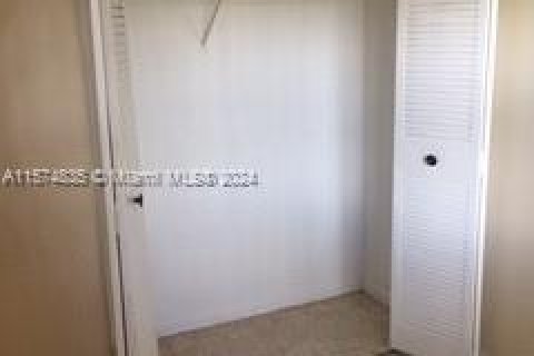 Condominio en venta en Miramar, Florida, 2 dormitorios, 76.18 m2 № 1141768 - foto 13