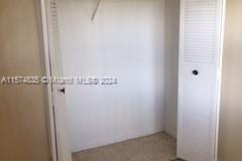 Condo in Miramar, Florida, 2 bedrooms  № 1141768 - photo 13