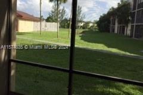 Condominio en venta en Miramar, Florida, 2 dormitorios, 76.18 m2 № 1141768 - foto 1