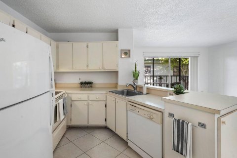 Condo in Delray Beach, Florida, 2 bedrooms  № 1146070 - photo 25