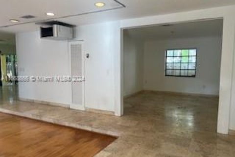 Casa en venta en Miami Beach, Florida, 5 dormitorios, 230.58 m2 № 1384438 - foto 10