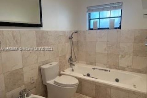 Casa en venta en Miami Beach, Florida, 5 dormitorios, 230.58 m2 № 1384438 - foto 13