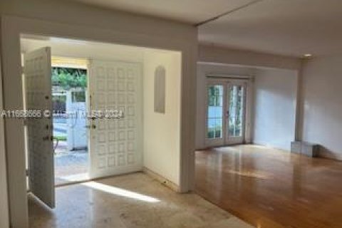 Casa en venta en Miami Beach, Florida, 5 dormitorios, 230.58 m2 № 1384438 - foto 5