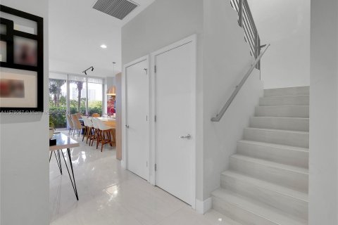 Townhouse in North Miami Beach, Florida 3 bedrooms, 194.44 sq.m. № 1171726 - photo 9