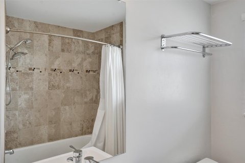 Condo in Fort Lauderdale, Florida, 2 bedrooms  № 1185373 - photo 21