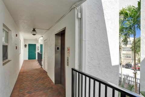 Condo in Fort Lauderdale, Florida, 2 bedrooms  № 1185373 - photo 2