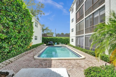 Condo in Fort Lauderdale, Florida, 2 bedrooms  № 1185373 - photo 1