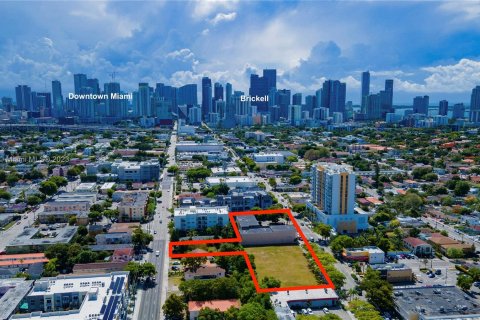 Immobilier commercial à vendre à Miami, Floride № 538717 - photo 1