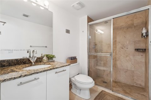 Condo in Miami, Florida, 2 bedrooms  № 1395137 - photo 8