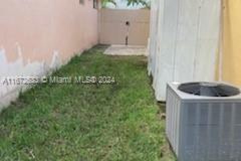 House in Hialeah, Florida 3 bedrooms, 117.06 sq.m. № 1395056 - photo 14