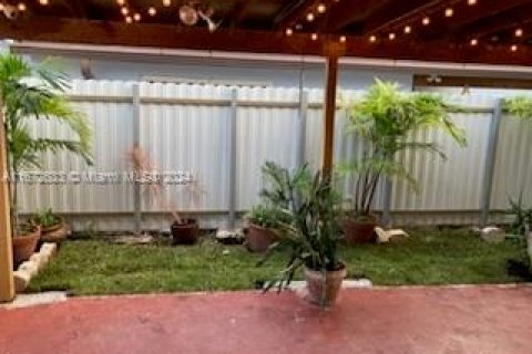 House in Hialeah, Florida 3 bedrooms, 117.06 sq.m. № 1395056 - photo 13