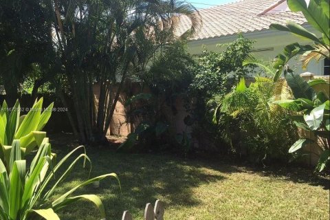 House in Miami, Florida 3 bedrooms, 125.23 sq.m. № 1395094 - photo 18