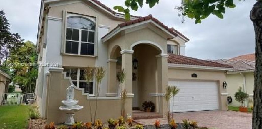 Villa ou maison à Miramar, Floride 4 chambres, 269.6 m2 № 1333292