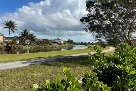 Villa ou maison à vendre à Miami, Floride: 5 chambres, 312.43 m2 № 1345323 - photo 16