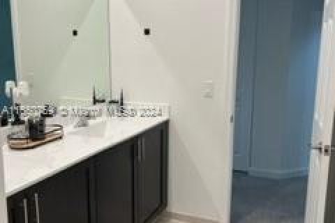 House in Miami, Florida 5 bedrooms, 312.43 sq.m. № 1345323 - photo 10