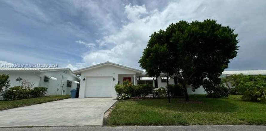 House in Boynton Beach, Florida 2 bedrooms, 122.35 sq.m. № 1345324