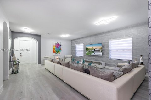 Villa ou maison à louer à Miami, Floride: 3 chambres, 177.07 m2 № 1345327 - photo 3