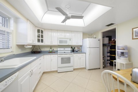 Condo in Atlantis, Florida, 2 bedrooms  № 1172189 - photo 24