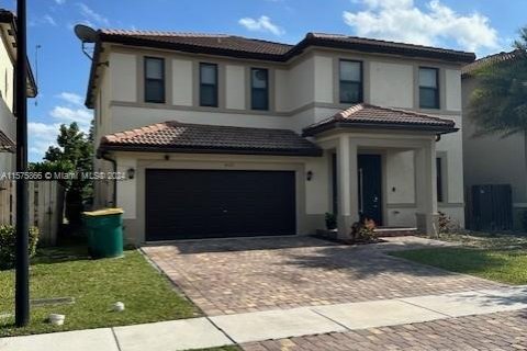 House in Homestead, Florida 6 bedrooms, 276.85 sq.m. № 1141710 - photo 1