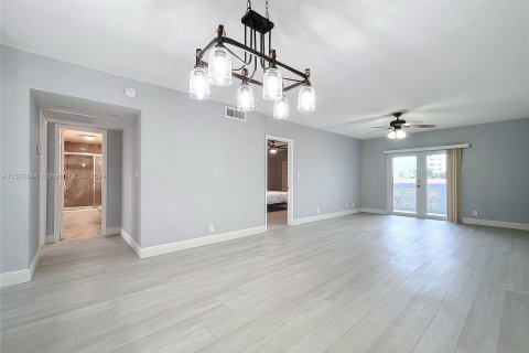 Copropriété à vendre à Hollywood, Floride: 2 chambres, 99.41 m2 № 1141666 - photo 19