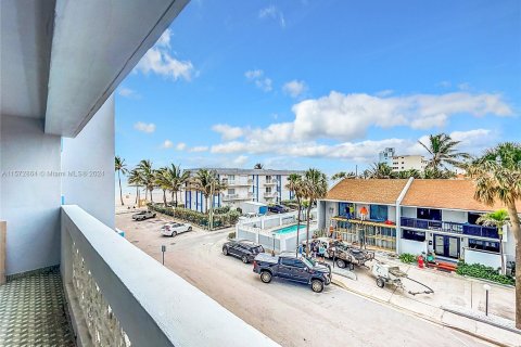 Condo in Hollywood, Florida, 2 bedrooms  № 1141666 - photo 29