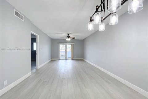 Copropriété à vendre à Hollywood, Floride: 2 chambres, 99.41 m2 № 1141666 - photo 17