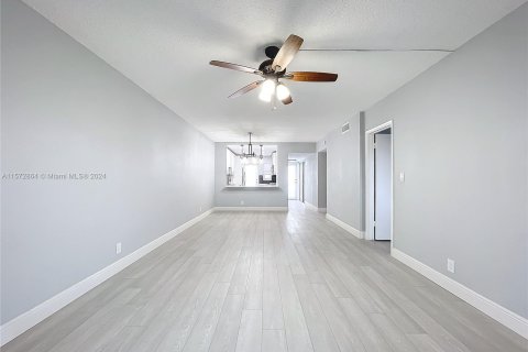 Copropriété à vendre à Hollywood, Floride: 2 chambres, 99.41 m2 № 1141666 - photo 18