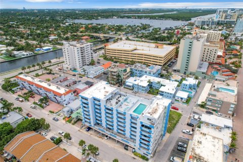 Copropriété à vendre à Hollywood, Floride: 2 chambres, 99.41 m2 № 1141666 - photo 1