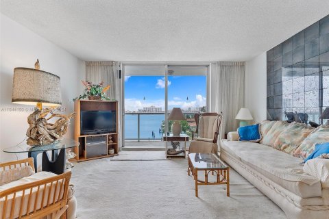 Condo in North Miami Beach, Florida, 1 bedroom  № 1327715 - photo 4