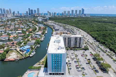 Condo in North Miami Beach, Florida, 1 bedroom  № 1327715 - photo 23