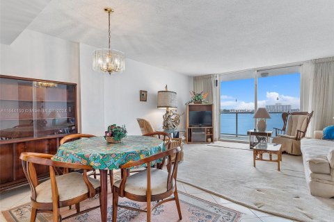 Condo in North Miami Beach, Florida, 1 bedroom  № 1327715 - photo 5