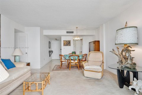 Condo in North Miami Beach, Florida, 1 bedroom  № 1327715 - photo 6