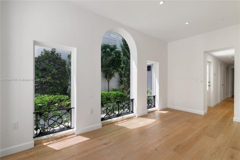 Casa en venta en Coral Gables, Florida, 5 dormitorios, 344.02 m2 № 1327714 - foto 9