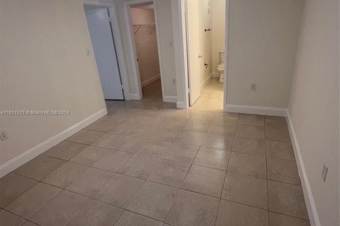 Copropriété à louer à Miami, Floride: 2 chambres, 97.83 m2 № 1345596 - photo 13